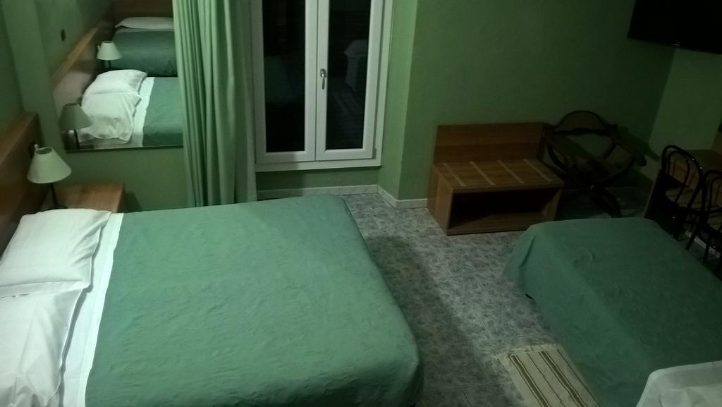 Hotel Del Sole Milánó Szoba fotó
